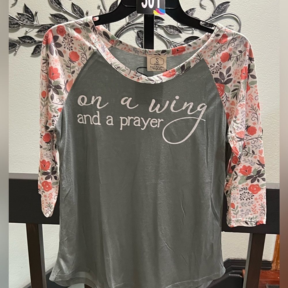 NWT Women's Floral 3/4 Sleeve Top - Gray and Pink Size Small #301
